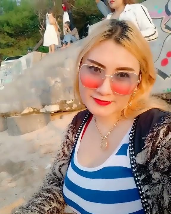 RITA RATU TAWON//main pasir dipantai