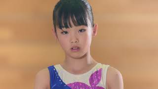 体操に打ち込む女の子を応援。高校生250人が人文字に挑戦／明治CM「おいしいエール」編