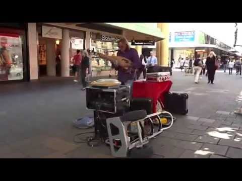 20111109135353 LINDSAY BUCKLAND playing his DULCIM...