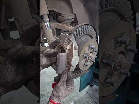 Infiniti rear wheel brake Disc damage #auto #mechanic #shorts #ideae