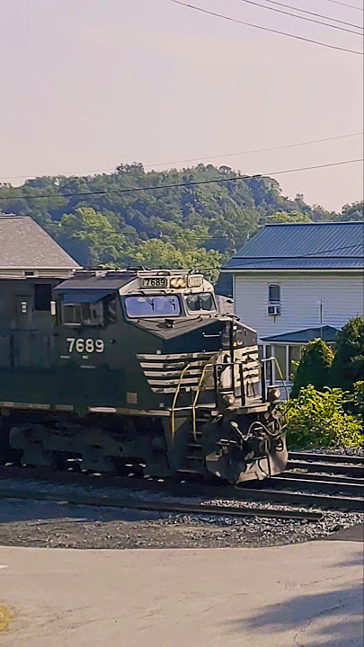 7689 and 4149 NS Locomotives