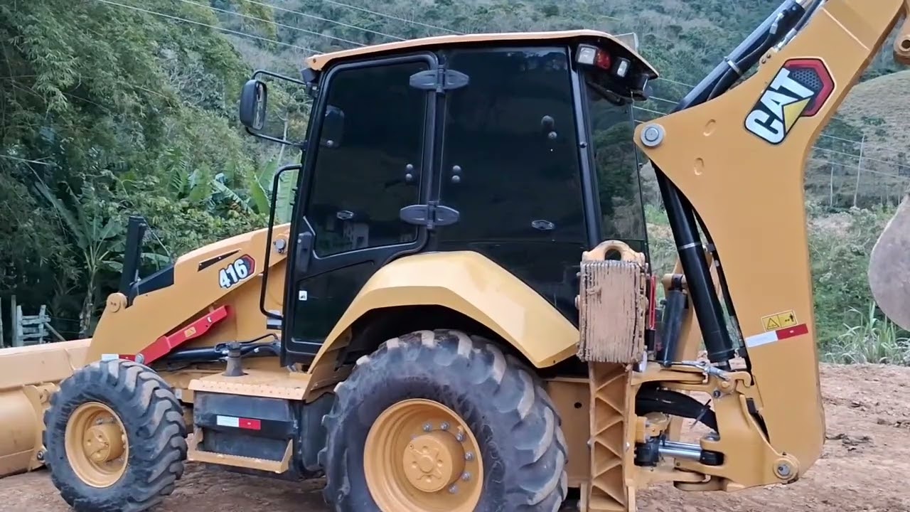 Qual é  a melhor Retroescavadeira Caterpillar ou, Jhon Deere?