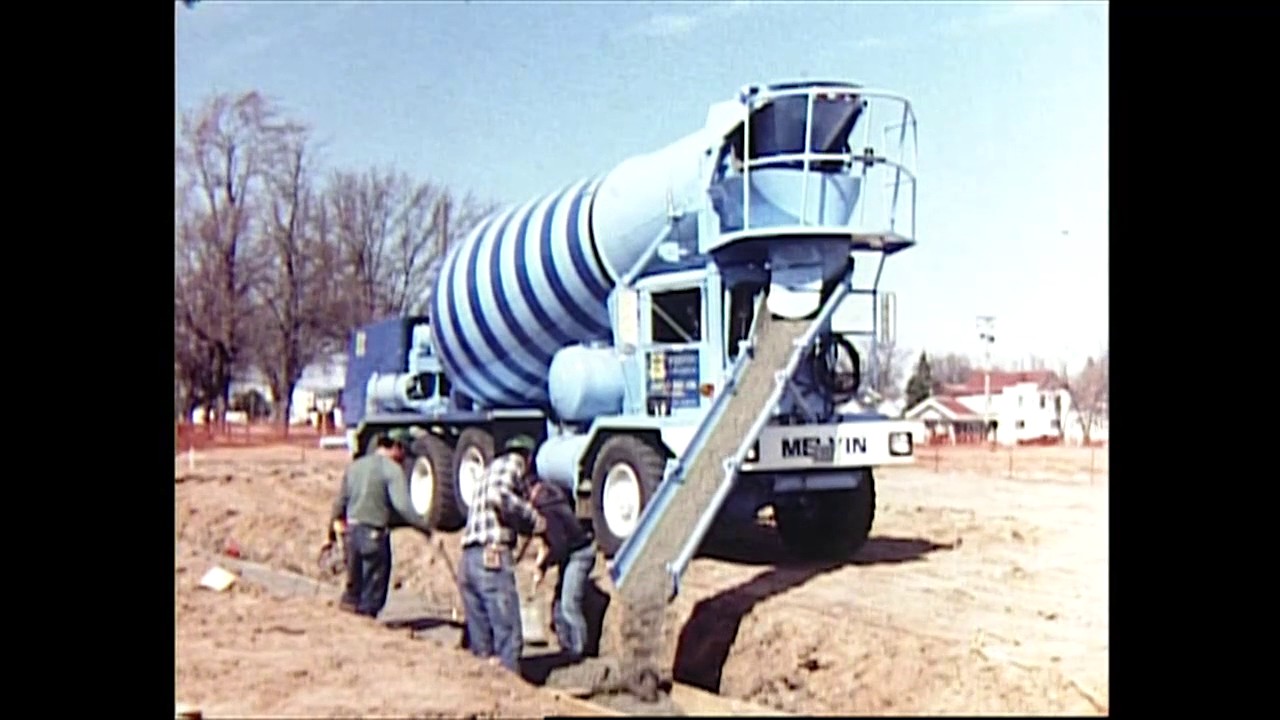1975: Oshkosh and CON-E-CO Revolutionize Concrete Distribution