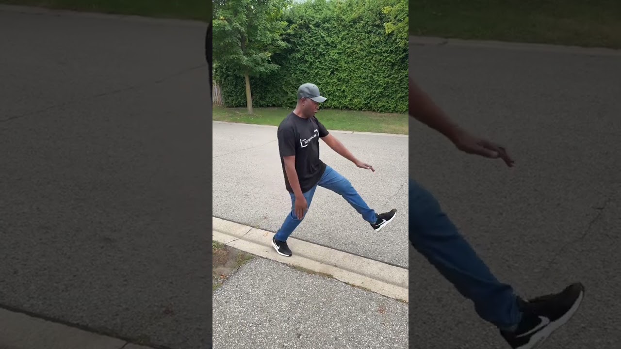 “Run with the same arm and leg” Challenge on Dad 🤣 #funny #Shorts #DadPrank #Comedy