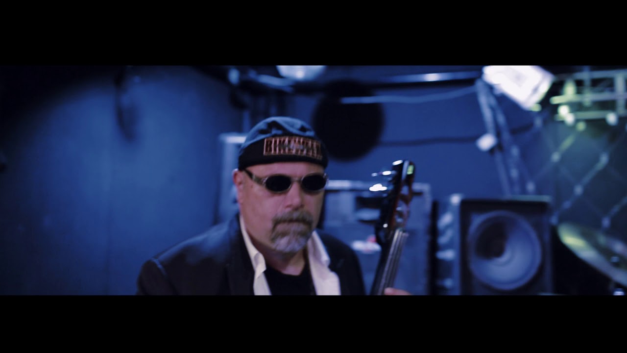 Electric string instruments play Heavy Metal and Classic Music Hits ...