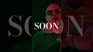 Oko Mene Samo Hennessy Soon