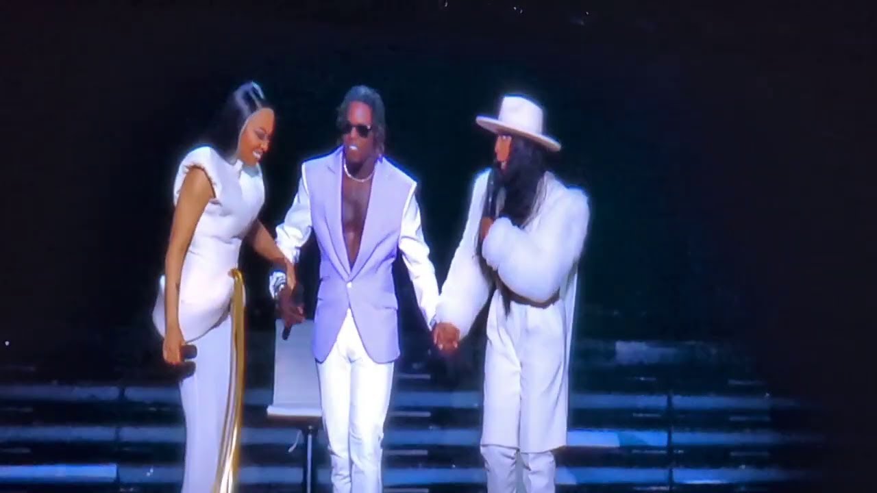 BRANDY, MONICA, KELLY ROWLAND, RAY J, BRANDY MOM, DAD, DAUGHTER!