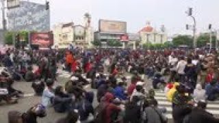 Clashes at rally against new Indonesia labour law