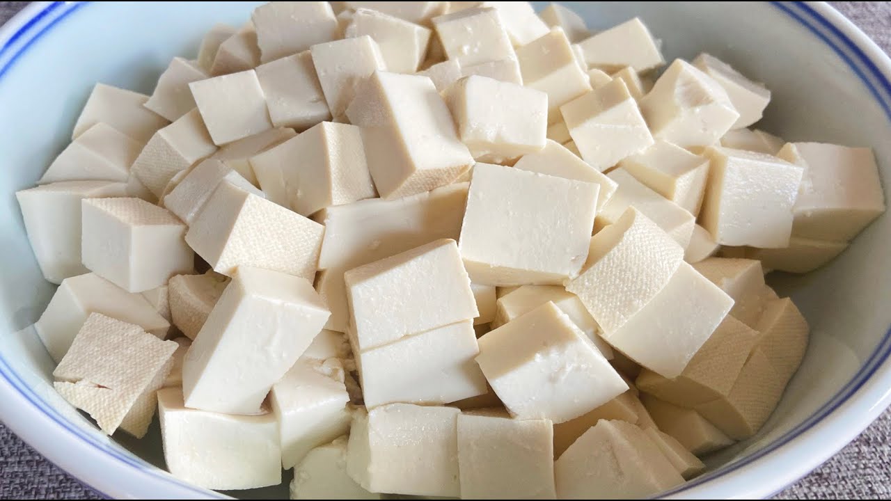 把豆腐切成丁,放锅里蒸一蒸,我家一周吃5次,每次上桌都光盘 #Tofu - YouTube