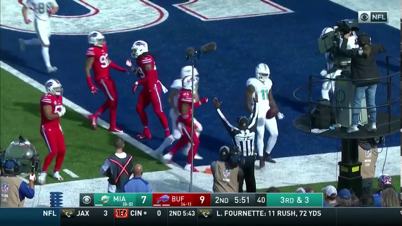 Dolphins score to take the lead before the half - YouTube