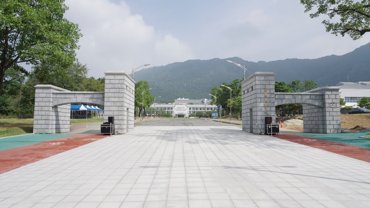 국립창원대학교 정문 보행자 전용길 열림