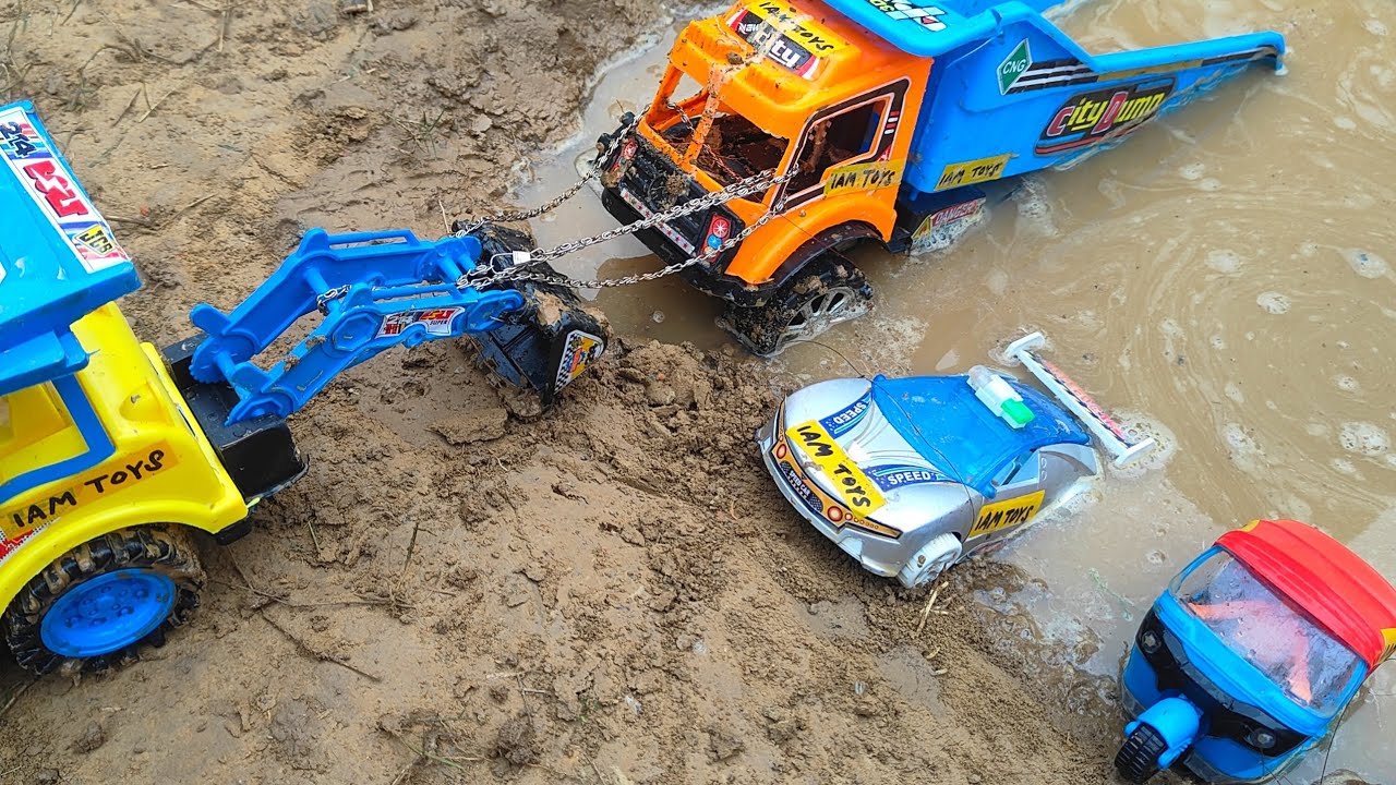 JCB 5CX Pulls Tempo Rc Car TATA Signa Dumper Out Of Mud With Chain | JCB Rickshaw Cartoon IAM TOYS