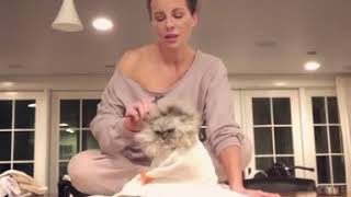 ASMR: Kate Beckinsale Is A Hairstylist