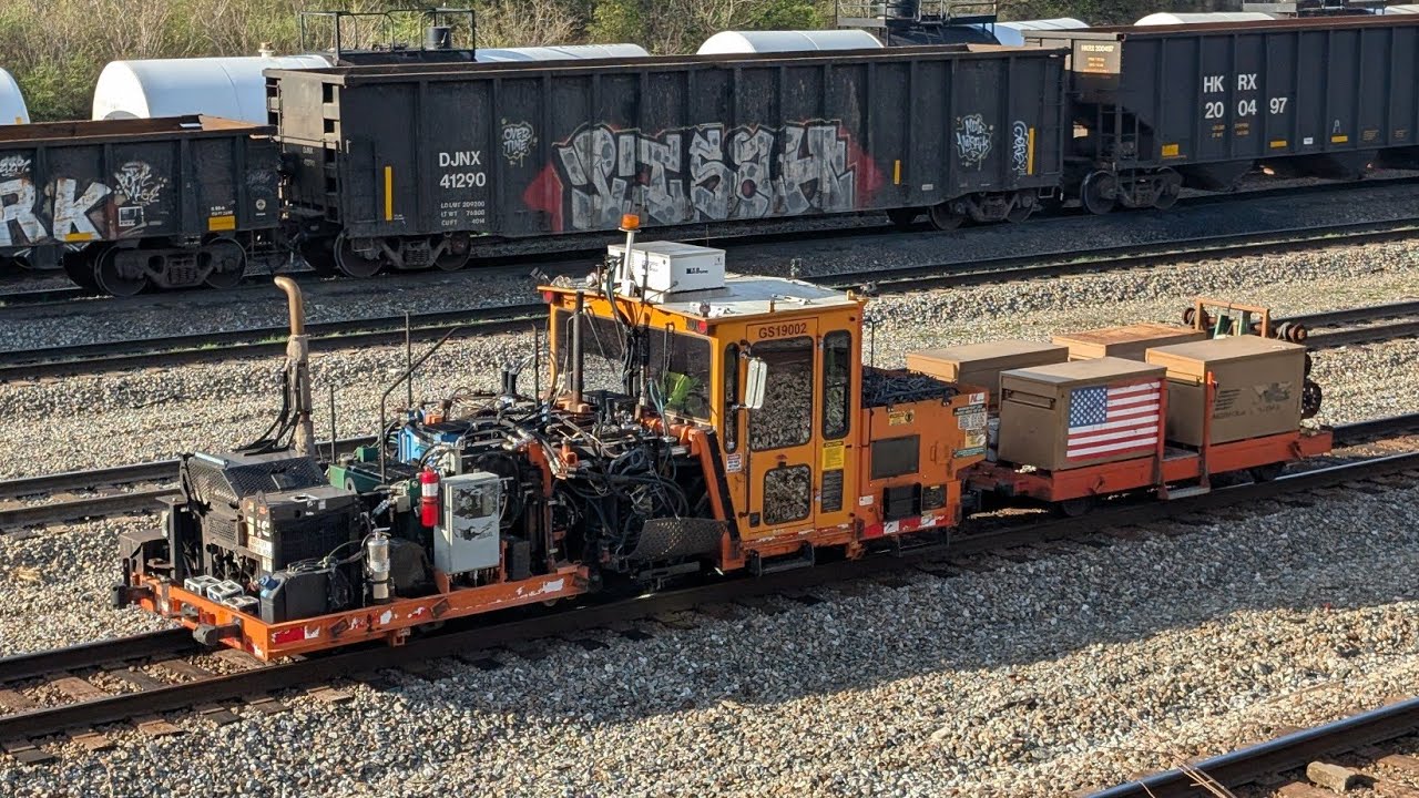 The MOW Rail Gang passes our live rail cam on Coffey's Cliff. Trains, switching, & sunsets #railfan 