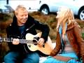 Capture de la vidéo Venke Knutson & Kurt Nilsen "When The Stars Go Blue"