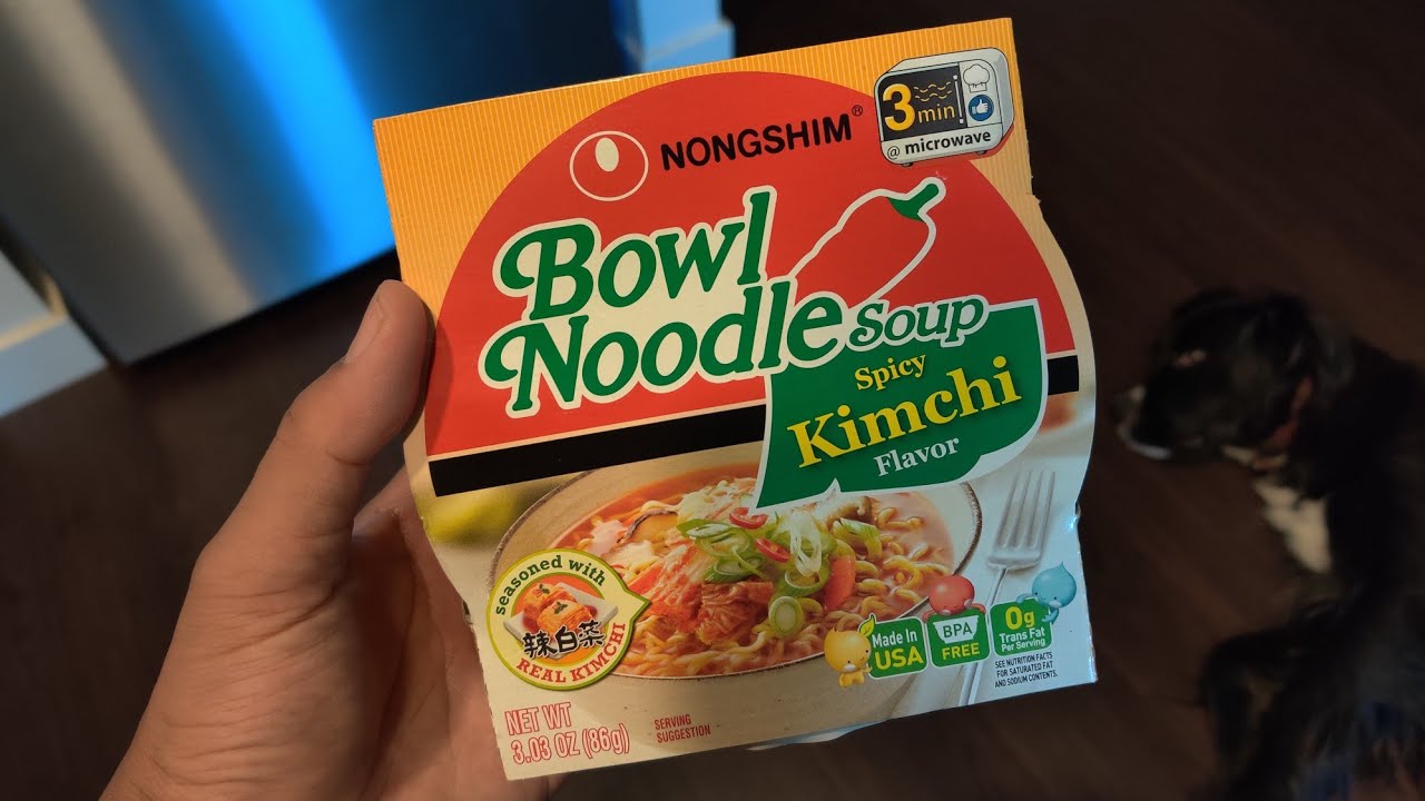 Shin Ramen Kimchi Instant Noodles (Review) Nongshim Shin Ramyun 신라면 김치 농심  Korean Food 🇰🇷 