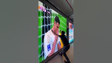 Now His Screen Roasts Defenders Too! 😈 #ledscreen #leddisplayscreen#leddisplayfa#leddisplayfactory