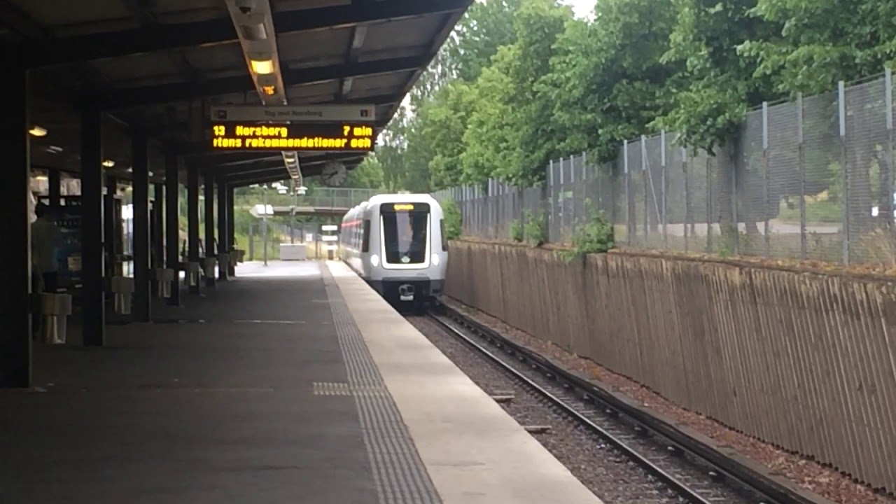 C30 Tunnelbanetåg I Vårberg.