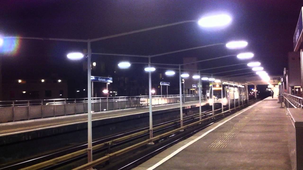 RET Metro Enkel RSG3 Rijnhaven Aankomst & Vertrek in de avond