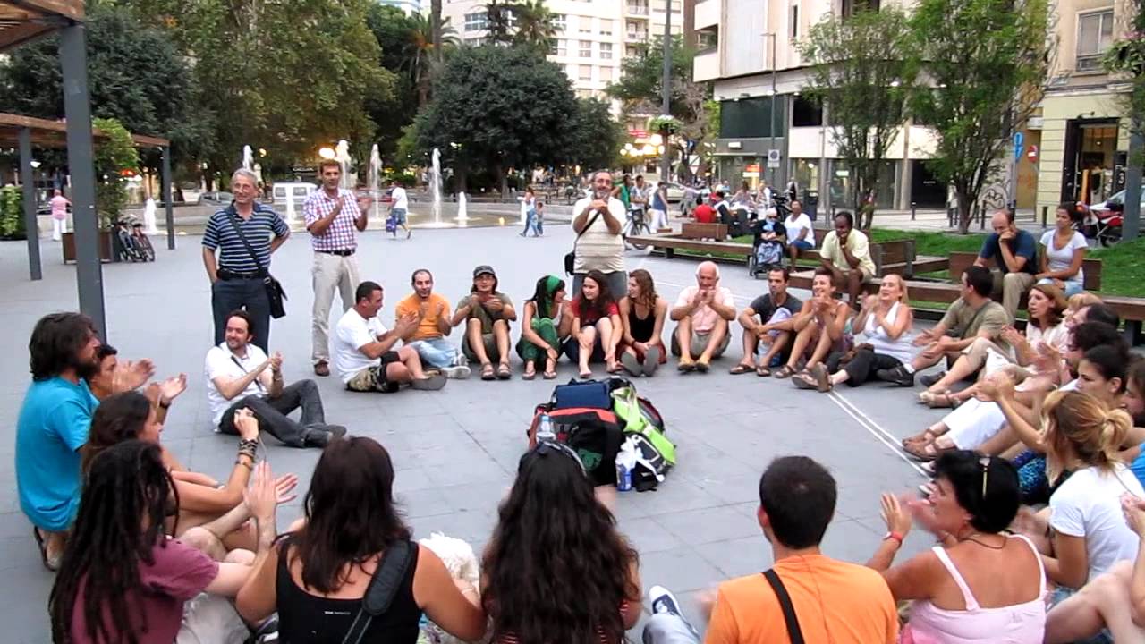 Sentada de protesta por el desalojo de SOL en Alicante (Plaza de la Montañeta, 2 de Agosto de 2011)