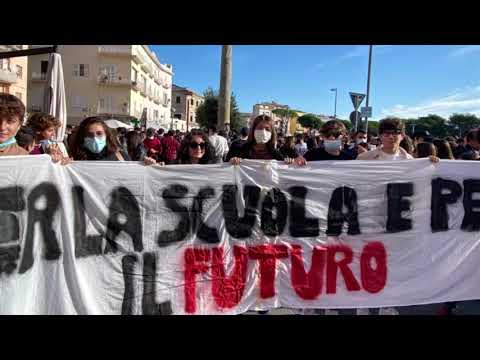 20.11.2021 Formia, studenti in piazza
