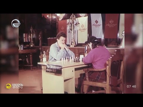 მაია ჩიბურდანიძე - ქართველი მოჭადრაკე, დიდოსტატი და მსოფლიოს მრავალგზის ჩემპიონი