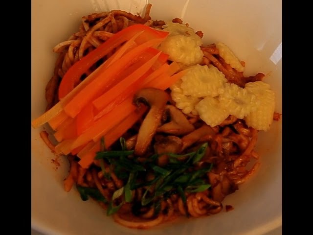 Home-Made Quick Crispy Vegetable Noodle Bowl By Joel | India Food Network