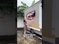 هذه الأم تحتاج إلى مساعدة أطفالها هذه الأم تحتاج إلى مساعدة أطفالها