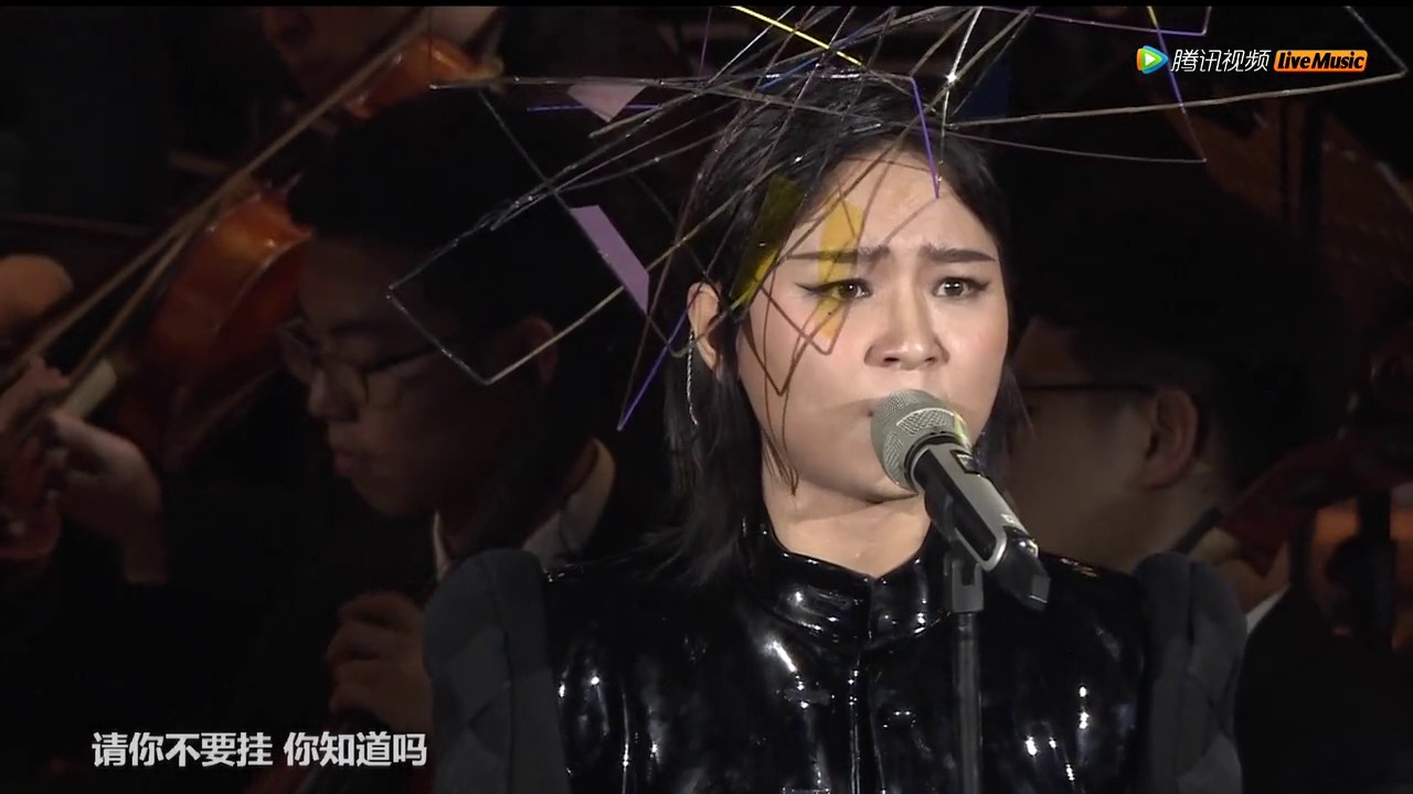 周笔畅爱的分贝公益音乐会2017 爵士乐交响乐音乐盛宴 - YouTube