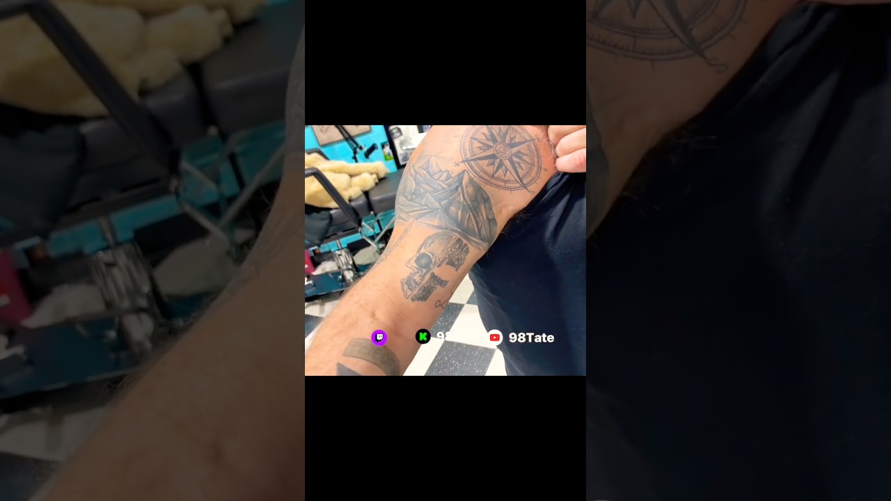 В татуировках! 