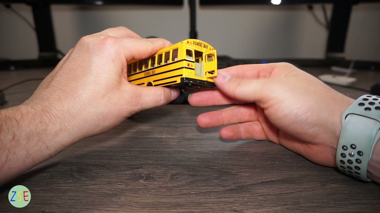 せ？よう GET THEM KIDS TO SCHOOL! Siku US Yellow School Bus - YouTube
