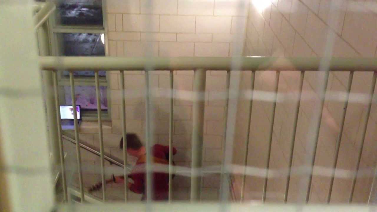 Random guy singing by the stairwell (Part 1)