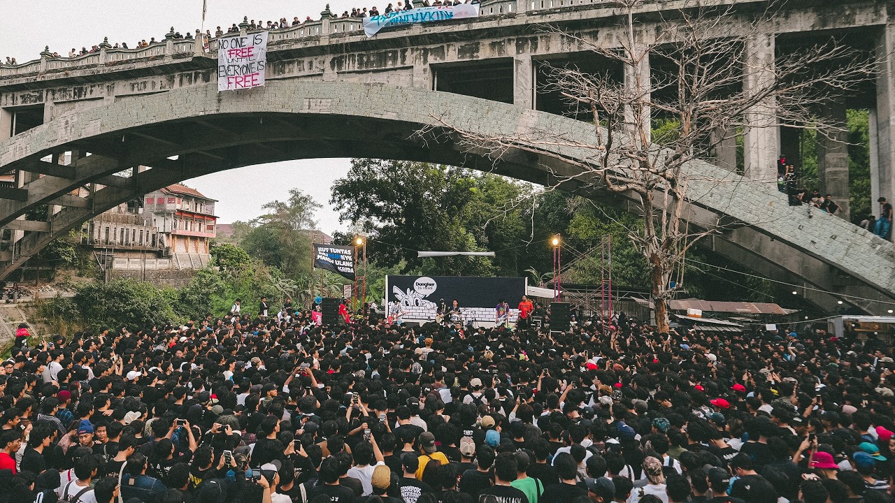 Dongker: Melankolia di Kolong Jembatan UGM, Jogja