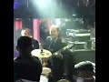 Alex Bueno tocando bajo en Bani
