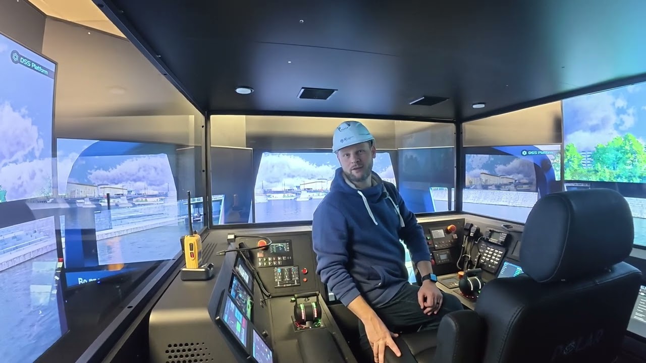 Фрагмент из рубки капитана судно тип проект Москва 1.0 с Московской верфи! 