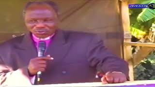 Askofu Dr  Moses Kulola akishuhudia jinsi alivyoitwa na Bwana.