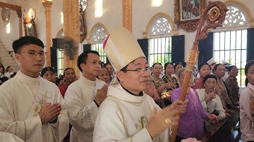 RƯỚC ĐOÀN LỄ NGHI VÀO DÂNG THÁNH LỄ KHAI MẠC TUẦN CHẦU CHÚA GX KÍNH DANH DO ĐỨC GIÁM MỤC ĐA MINH .