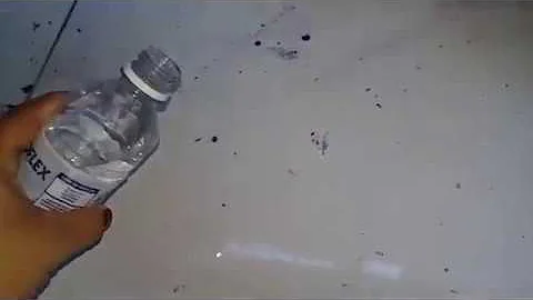 O que tira mancha de tinta em porcelanato?