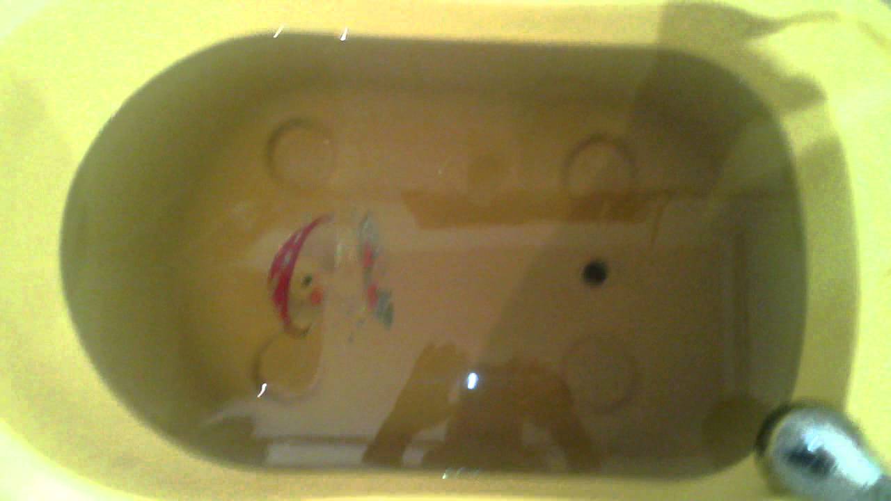 г САЛЬСК ул КРУПСКОЙ 29 Чёрная вада из под крана жесть!!! - YouTube