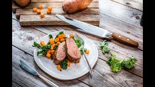 Schweinefilet parieren und Grünkohl / Süßkartoffeln verarbeiten