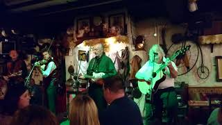 Molly Malone - live at Johnnie Fox&#39;s, Glencullen, Ireland