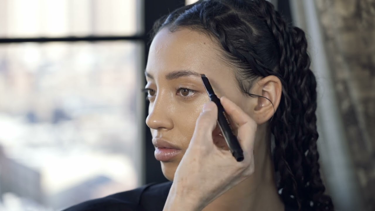 How to Fill & Shape Dark Brows in a Flash