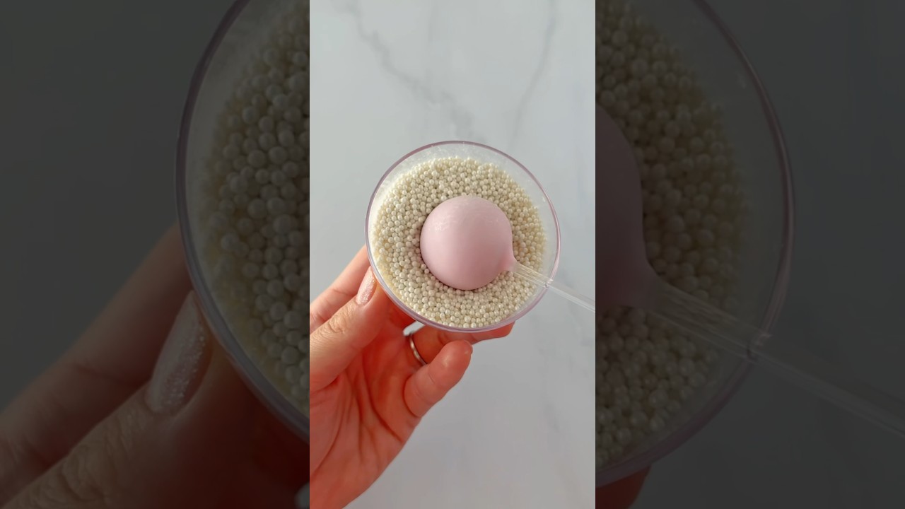 Mix any luster dust from "The Effect Line" with nonpareil sprinkles for easy application ✨