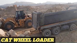 HEAVY CAT WHEEL LOADER LOADING DUMP TRUCK. Heavy equipment. mining machinery. 28.12.22