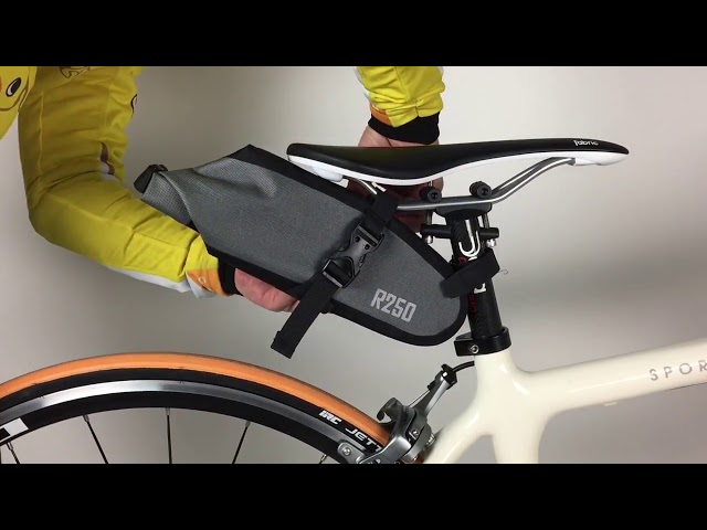 R250 防水サドルバッグ Xスモール グレー - YouTube