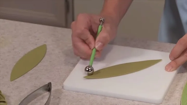 How To Make Leaves WIth Sugar Paste with James Ros...
