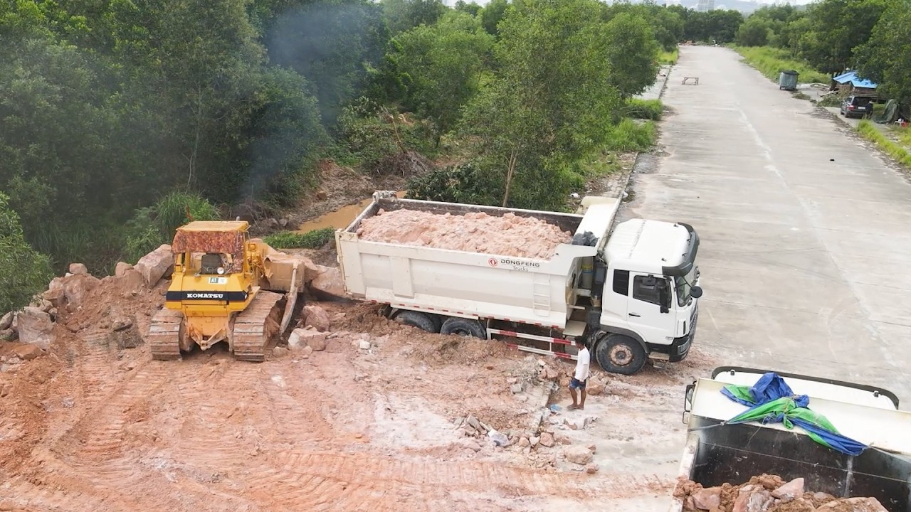 Amazing Operator! Skill KOMATSU Bulldozer Push Stone Into Large Area With Trucks Dumping