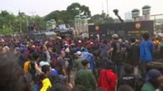 Clashes at Indonesia rally against law change
