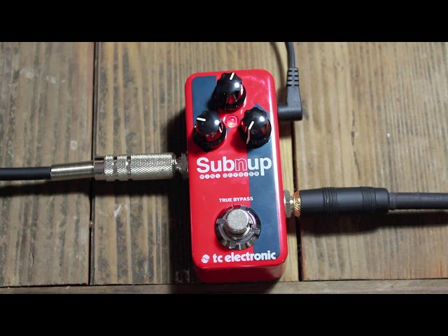 TC Electronic Sub 'N' Up Mini Octaver en español - YouTube