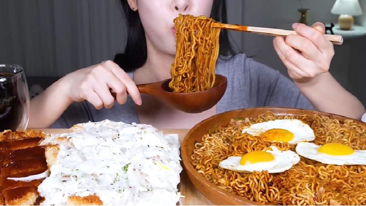 ASMR MUKBANG Spicy Noodles & Pork Cutlet with Delicious Sauce
